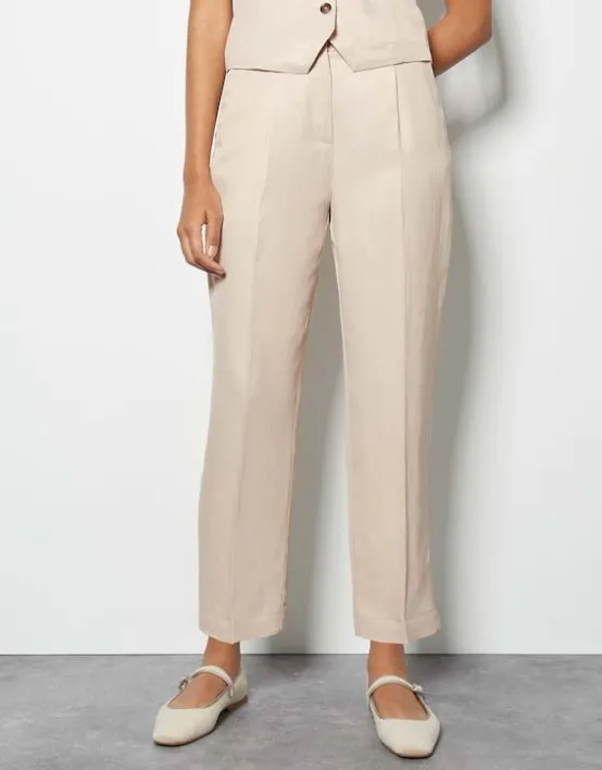 bundfaltenhose_cisan_classic_relaxed_mit_leinen_2.webp Outlet SOMEDAY Bundfaltenhose Cisan Classic Relaxed Mit Leinen