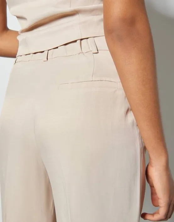 bundfaltenhose_cisan_classic_relaxed_mit_leinen_3.webp Outlet SOMEDAY Bundfaltenhose Cisan Classic Relaxed Mit Leinen