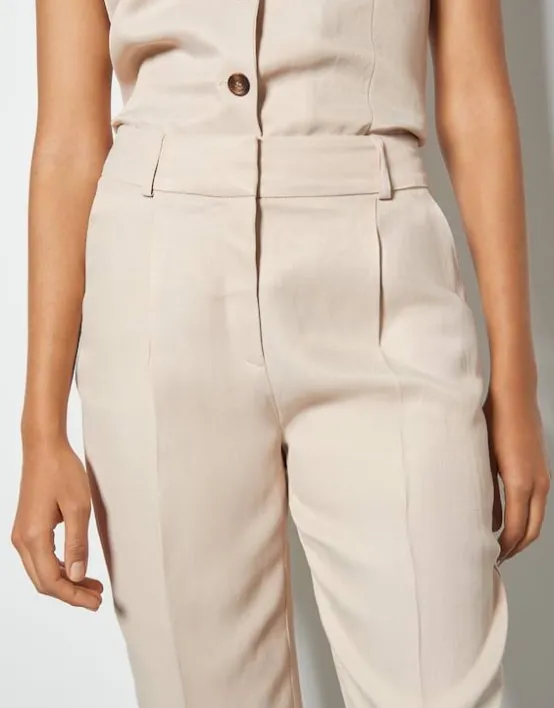 bundfaltenhose_cisan_classic_relaxed_mit_leinen_6.webp Outlet SOMEDAY Bundfaltenhose Cisan Classic Relaxed Mit Leinen